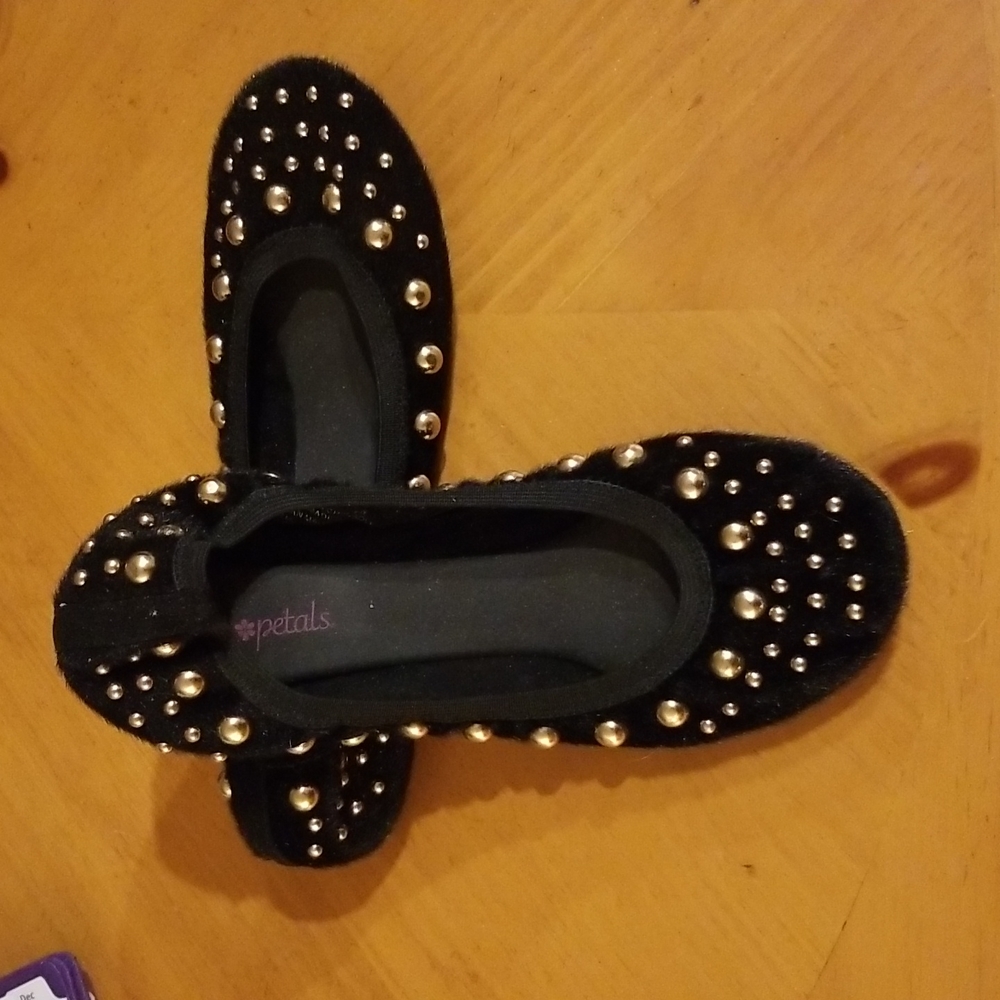 Black Foot Petals flats w studs